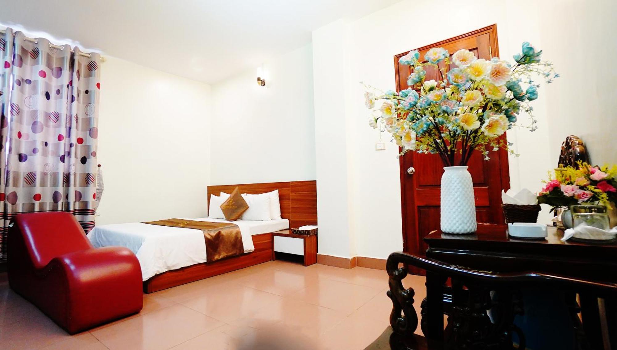 Ho Sen Xanh Hotel — Photos 1